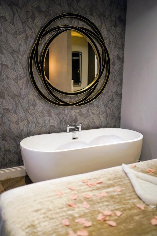 Executive Suite image 3