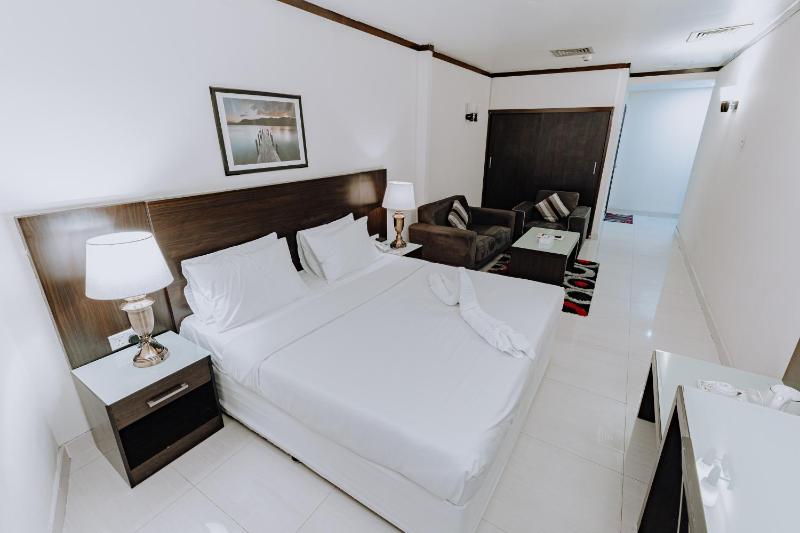 Standard Double Room image 4