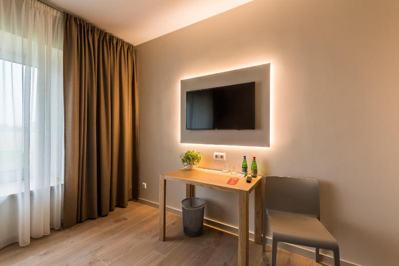 Double Room image 3