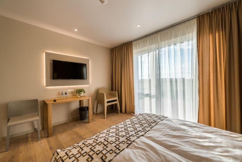 Double Room with Terrace image 3
