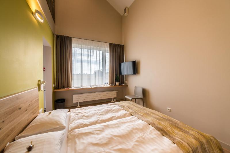 Family Room image 3