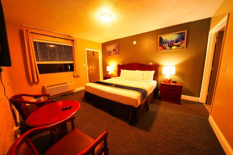 King Room with Spa Bath image 1