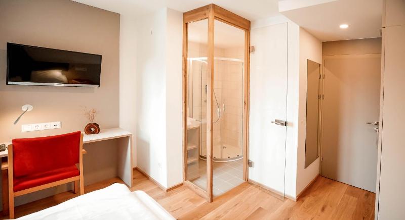 Single Room (No Balcony) image 3