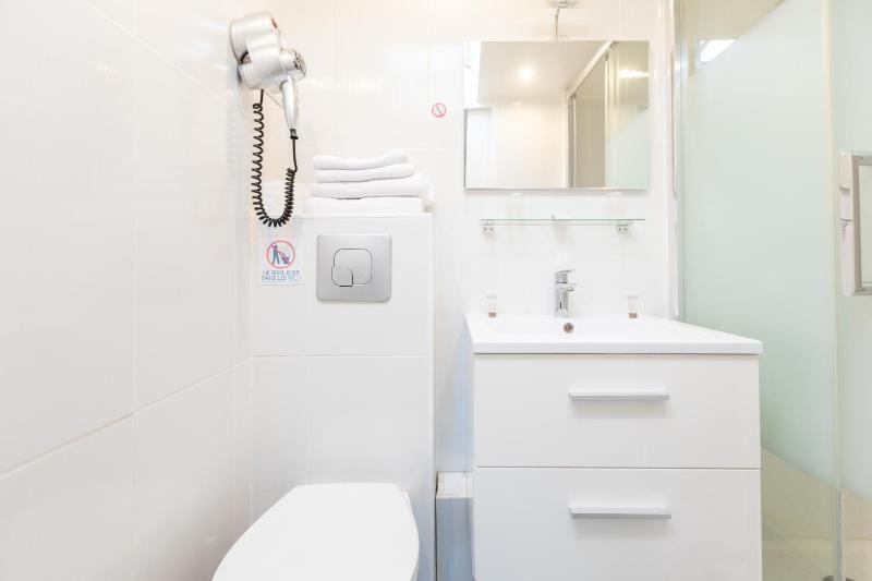 Double Room image 2