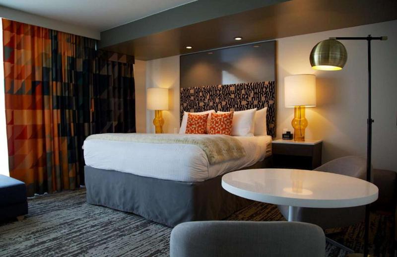 King Suite with City View image 3
