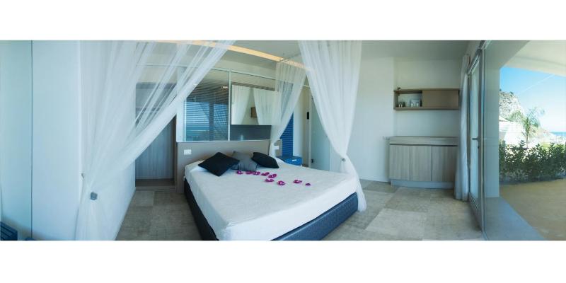 Deluxe Double Room with Terrace and Sea View image 1