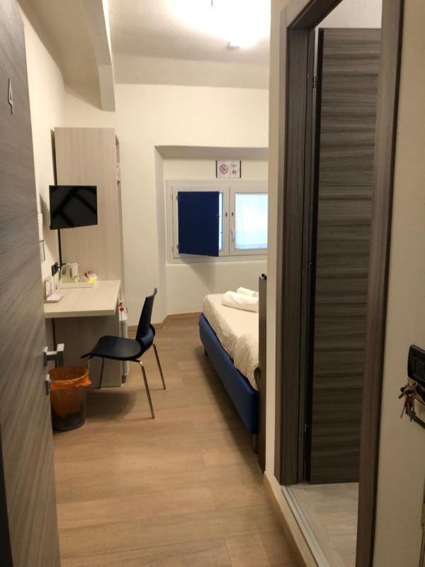 Double Room image 4