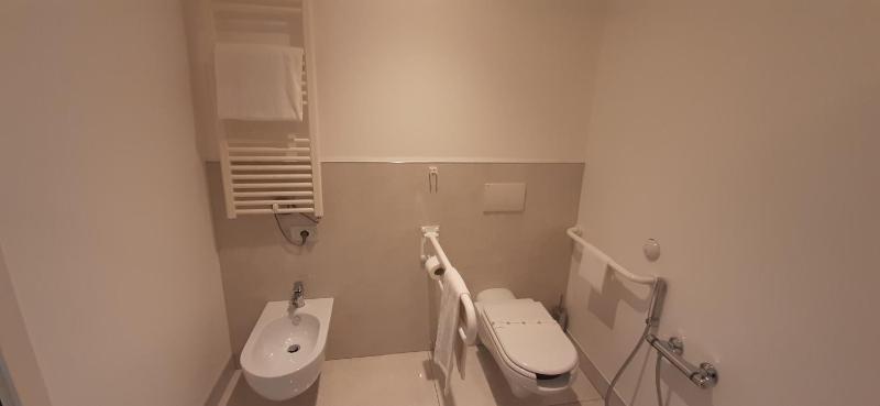 Double Room - Disability Access image 1