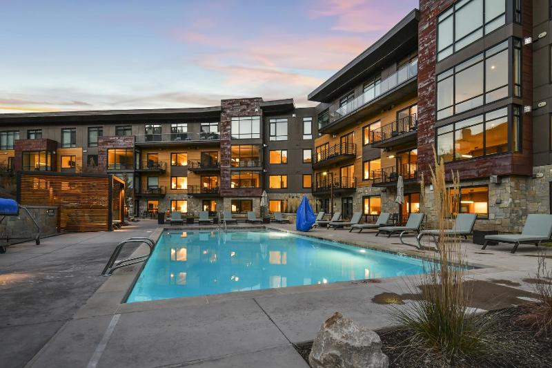 Modern 1BR Residence in Canyons VillageSki In Out - image 12