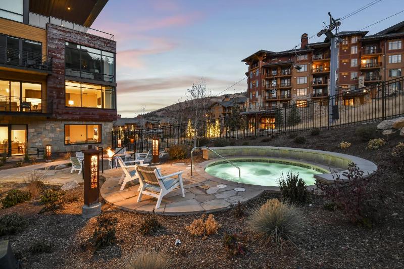Ski In Out Modern 2BR Residence in Canyons Village - image 7