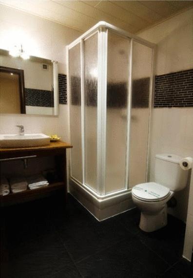 Twin Room image 3