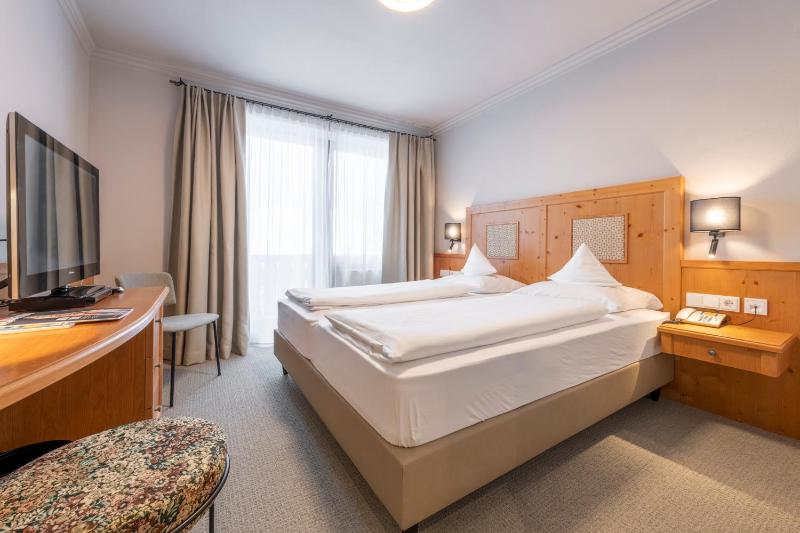 Standard Double Room image 4