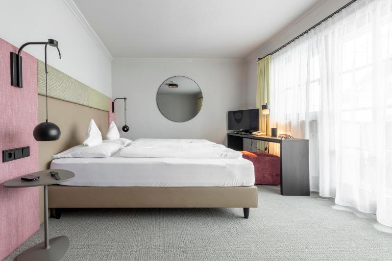 Deluxe Double Room image 1