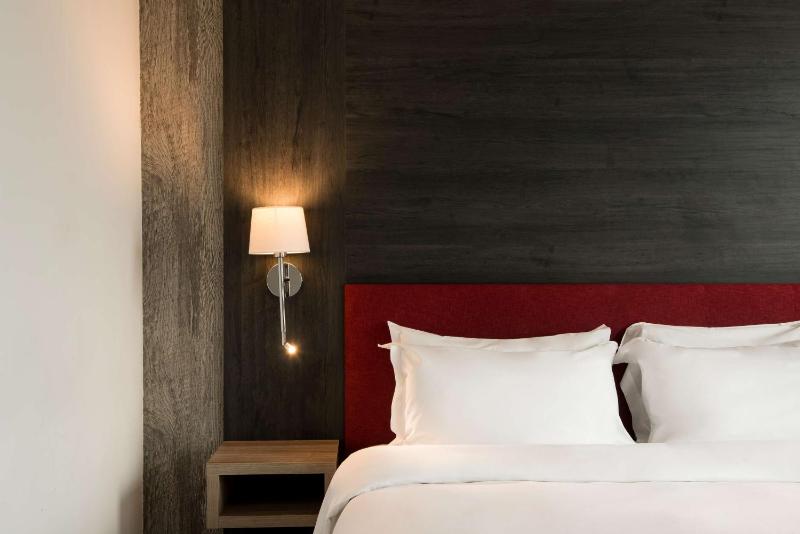 Superior Room with City View image 4