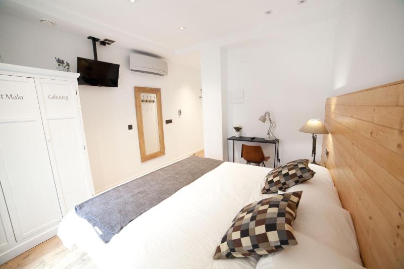 Superior Double or Twin Room with Terrace image 3