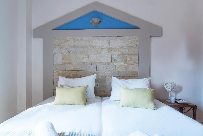 Two-Bedroom Apartment with Pool View image 4