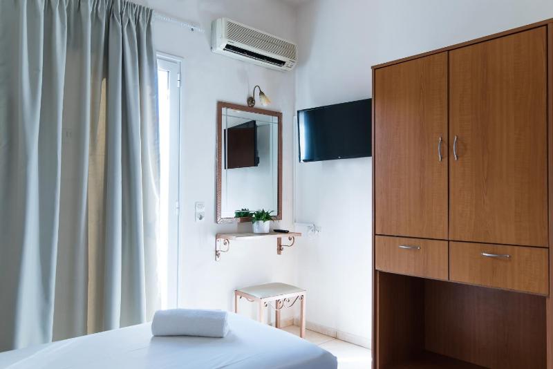 Two-Bedroom Apartment with Pool View image 3