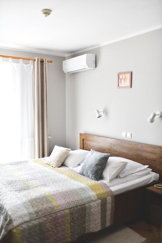 Business Single Room with Czos Lake View image 4