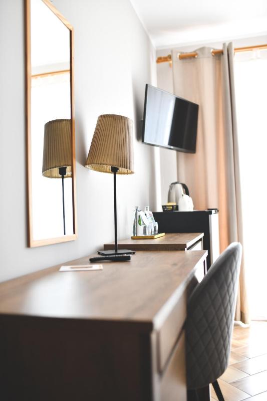 Business Single Room with Czos Lake View image 3