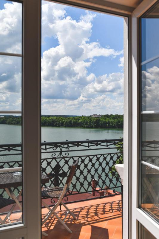 Double Room with Czos Lake View image 3