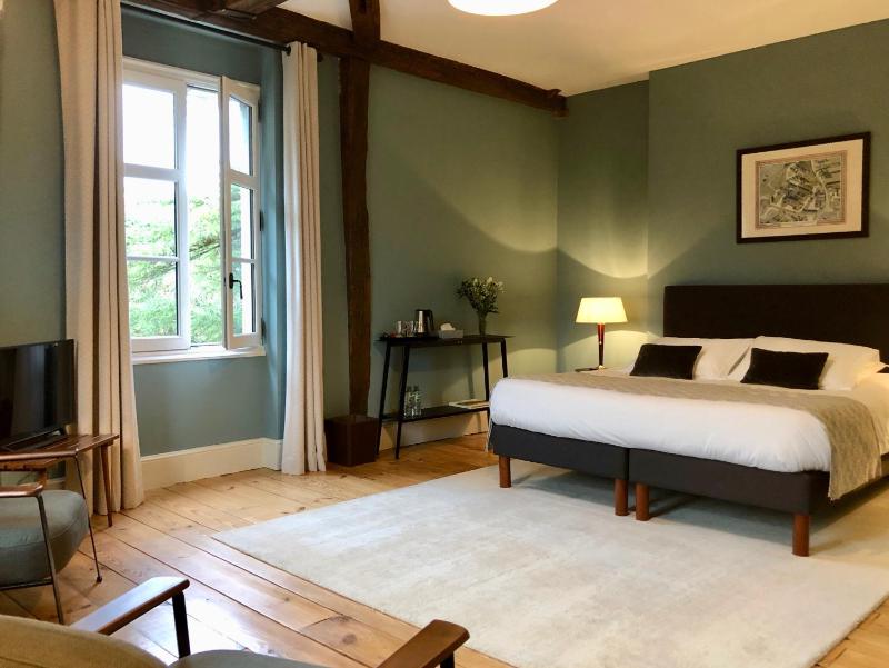 Suite with Garden View image 1