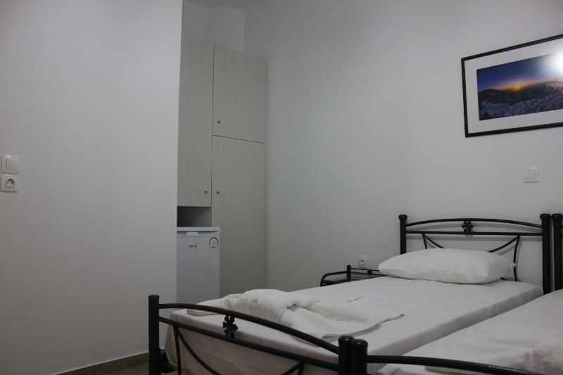 Standard Twin Room image 2