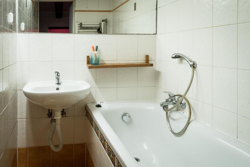 4-Bed Suite with Private Bathroom image 4