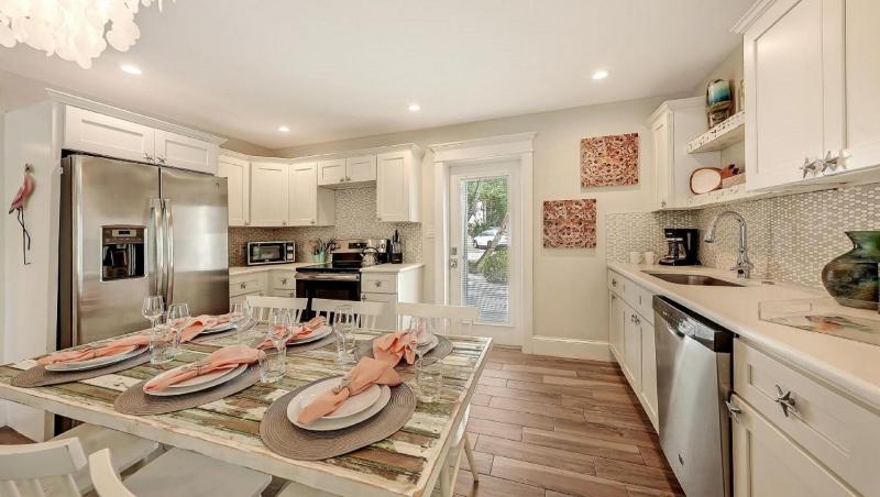 Canal Lower-Gorgeous 3 bed 3 bath near SK Village - image 12