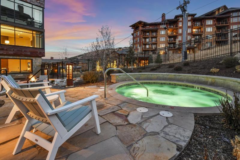 Modern Ski In Out 2 BR in Canyons Village - image 28