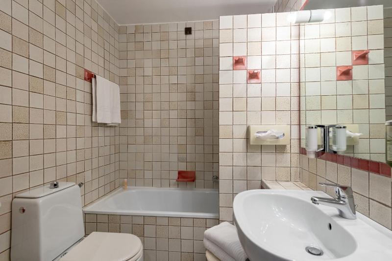 Economy Double or Twin Room image 4