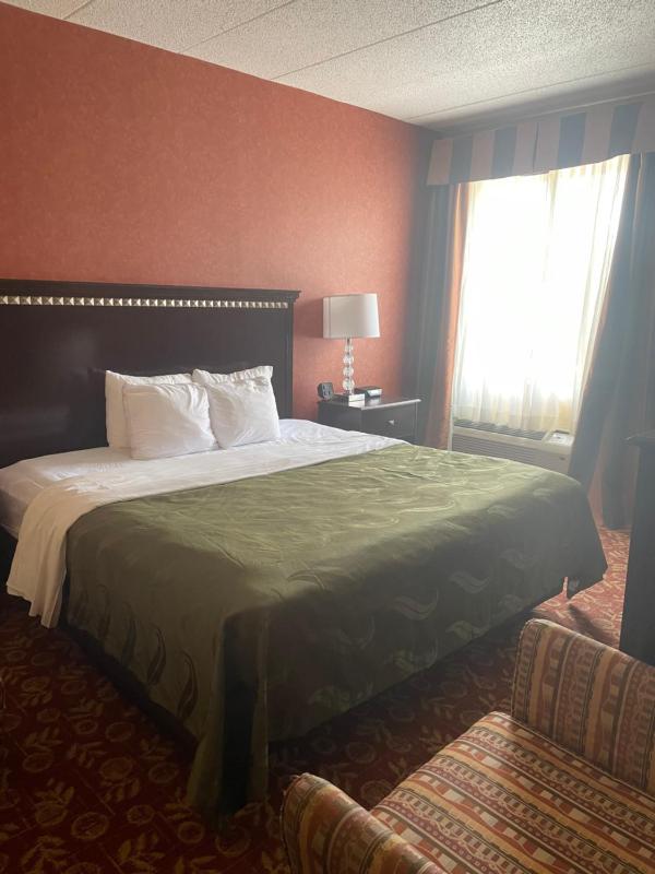 King Room - Non-Smoking image 2