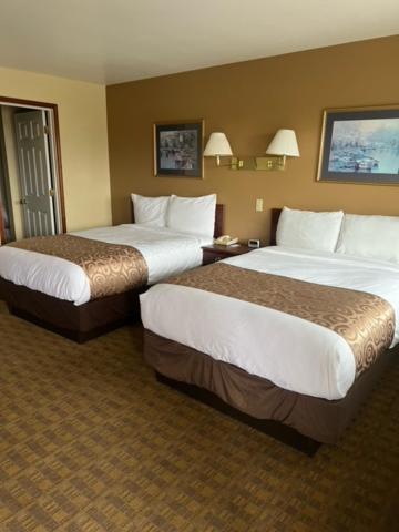 Standard 2 double beds image 1