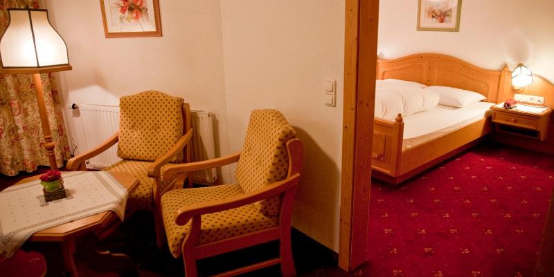 Studio Suite with 2 Bedrooms image 3