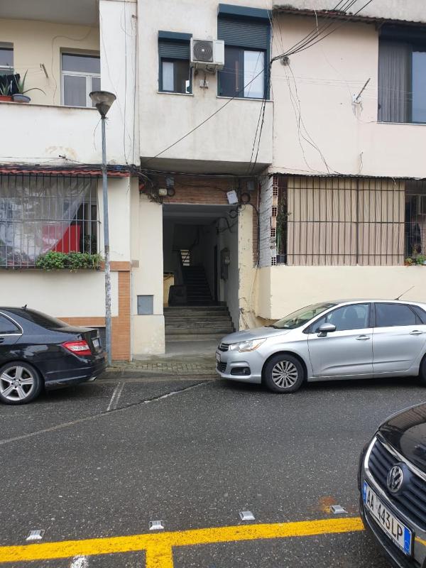 Ex-Block District charming studio apartment with treeish sorrounding view! - image 2
