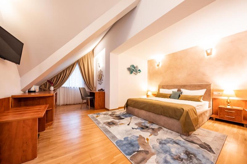 Standard Double Room image 1