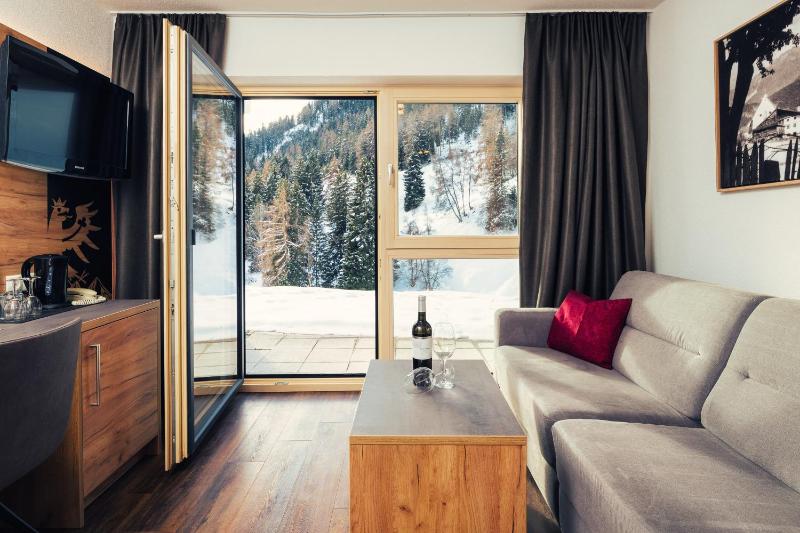 One-Bedroom Suite image 3