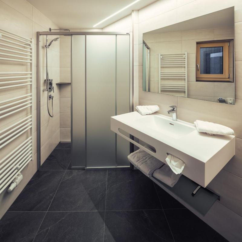 One-Bedroom Suite image 4