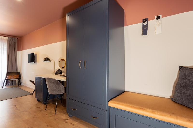 Deluxe Double or Twin Room image 3