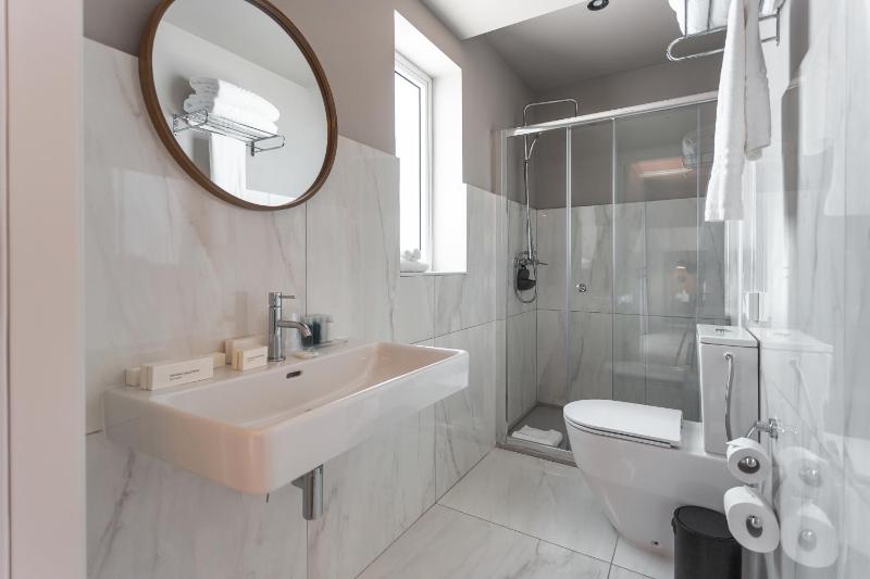 Deluxe Twin Room with Roof top Terrace image 2