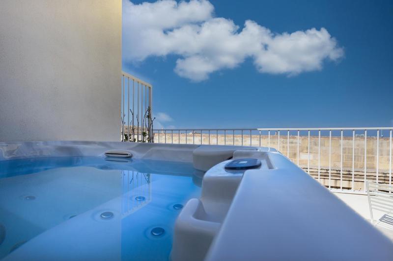 Deluxe Double Room with Roof Top Terrace and Hot Tub image 3