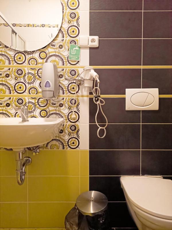 Triple Room with Shared Bathroom image 3