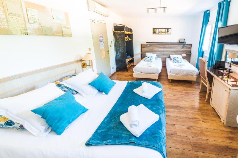 Quadruple Room with Garden View image 2