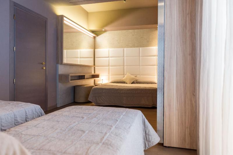 Quadruple Room with Balcony image 1