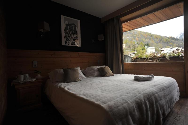 Standard Twin Room image 2
