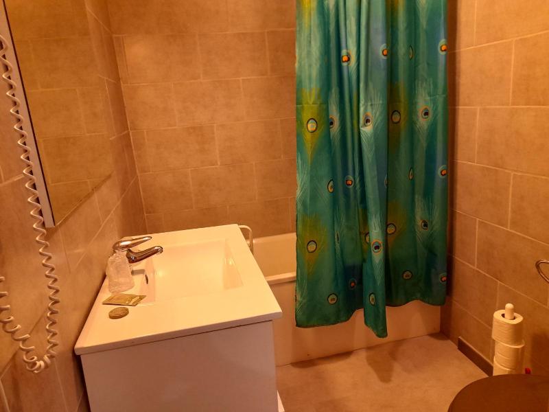 One-Bedroom Apartment image 3