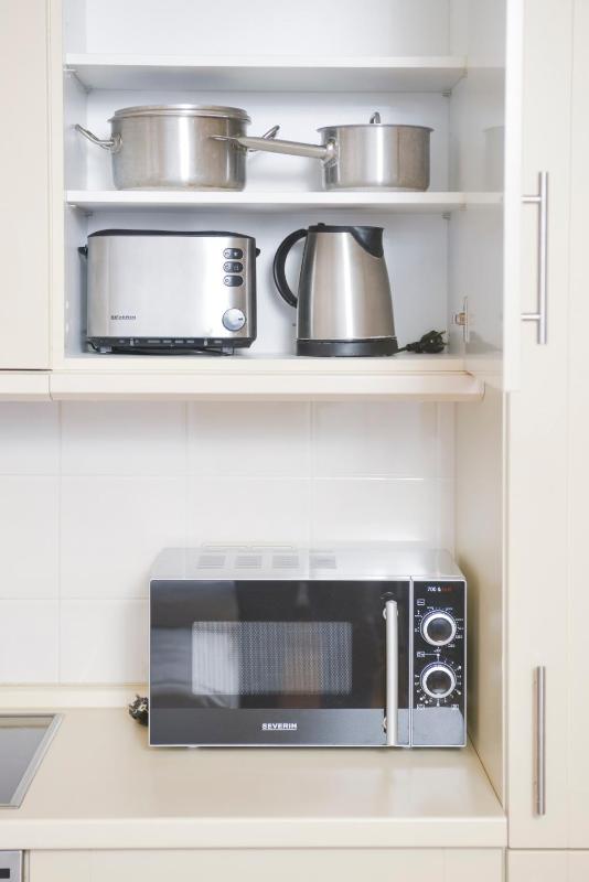 One-Bedroom Apartment - Bundesallee 203 image 4