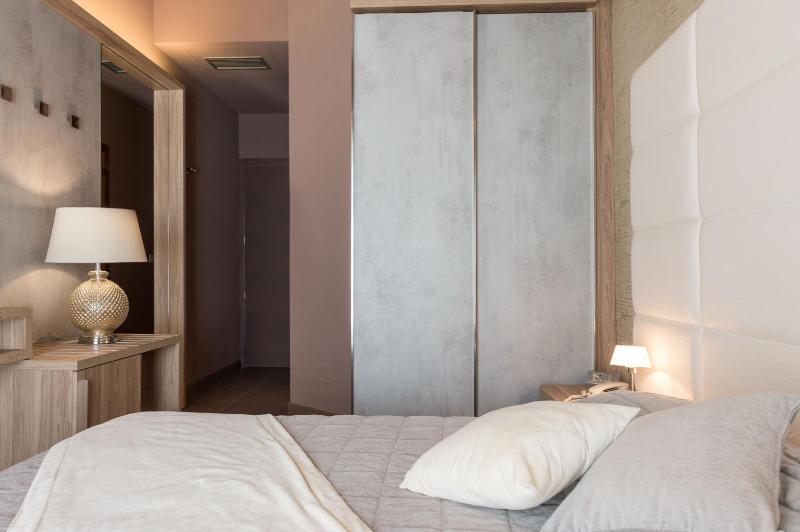 Double or Twin Room with Balcony image 4
