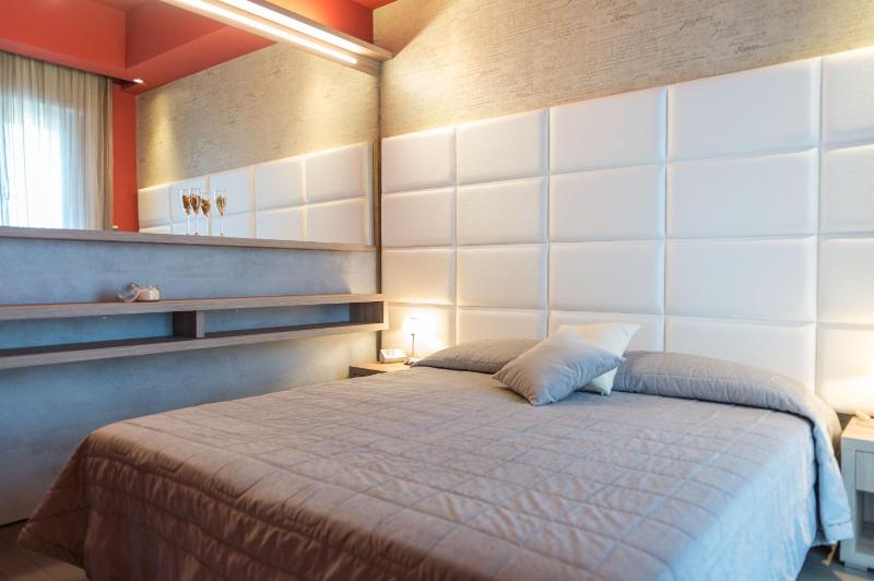 Small Double or Twin Room image 3