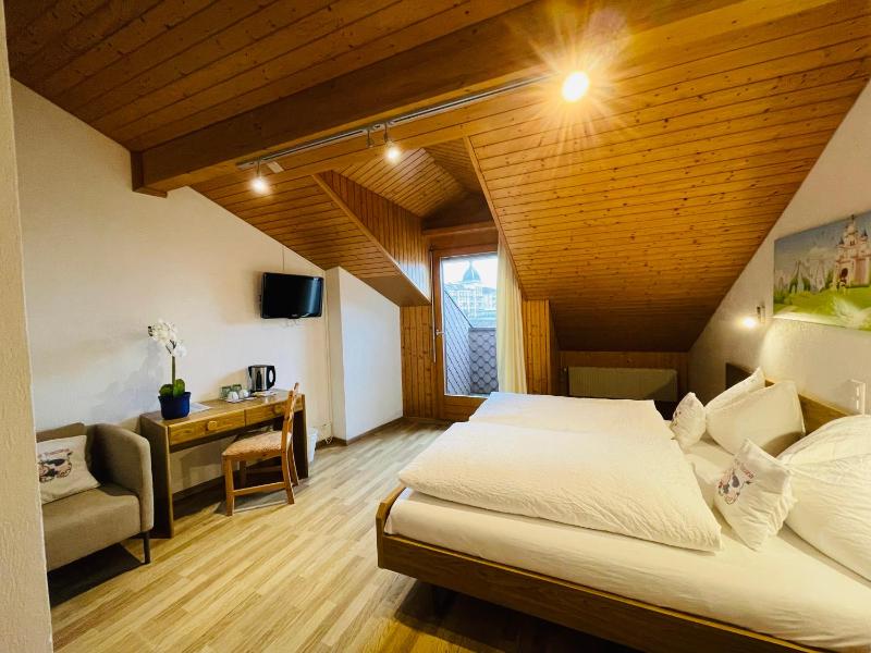 Standard Twin Room with Air Conditioning - Attic image 4