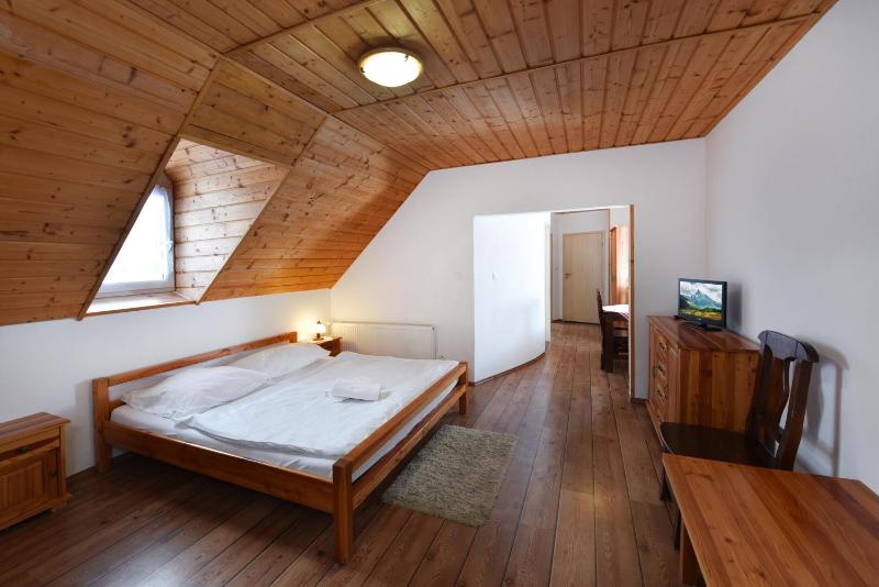 Quadruple Room image 2